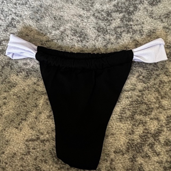 Zara Slide String Bikini Bottom Black White Mid-Rise Ruched Size: Medium - Picture 3 of 3